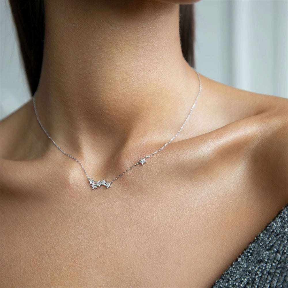 Celestial Grace - Collar fino con estrellas y destellos celestiales plateados